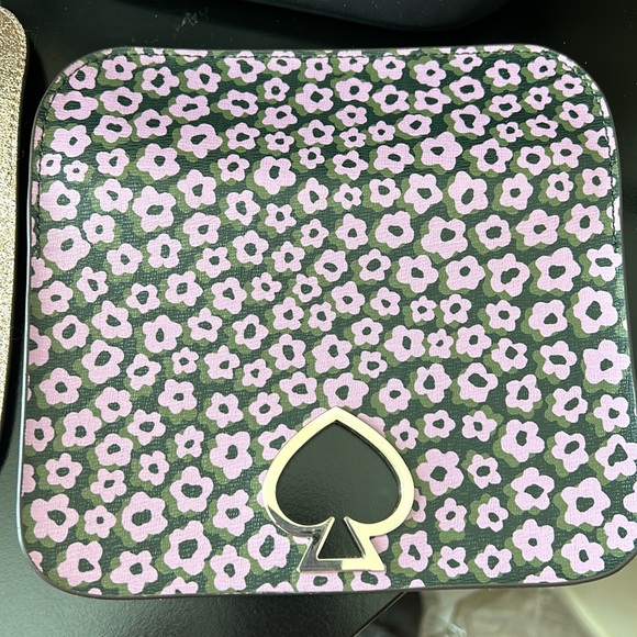 Kate Spade Make It Mine Set - Crossbody, 3 Covers, 1 Turnlocks - Picture 4 of 14